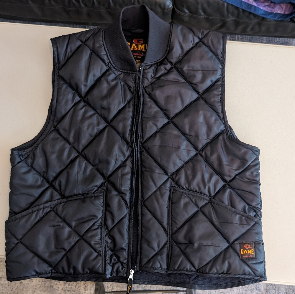 Game quilted vest, dark navy blue